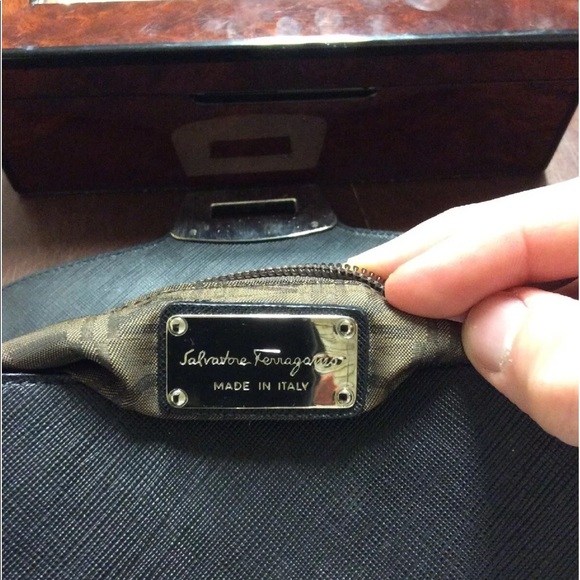 Ferragamo pocketbook with matching wallet - Picture 7 of 13